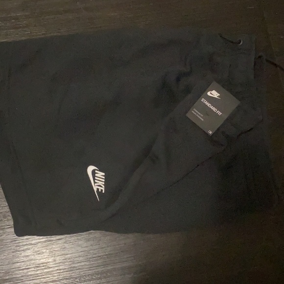 Women’s Plus Size Standard fit Nike shorts - Picture 2 of 9